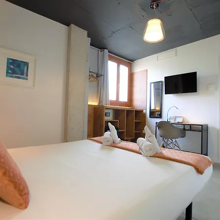 Brick - Turismo De Interior Otel 3*